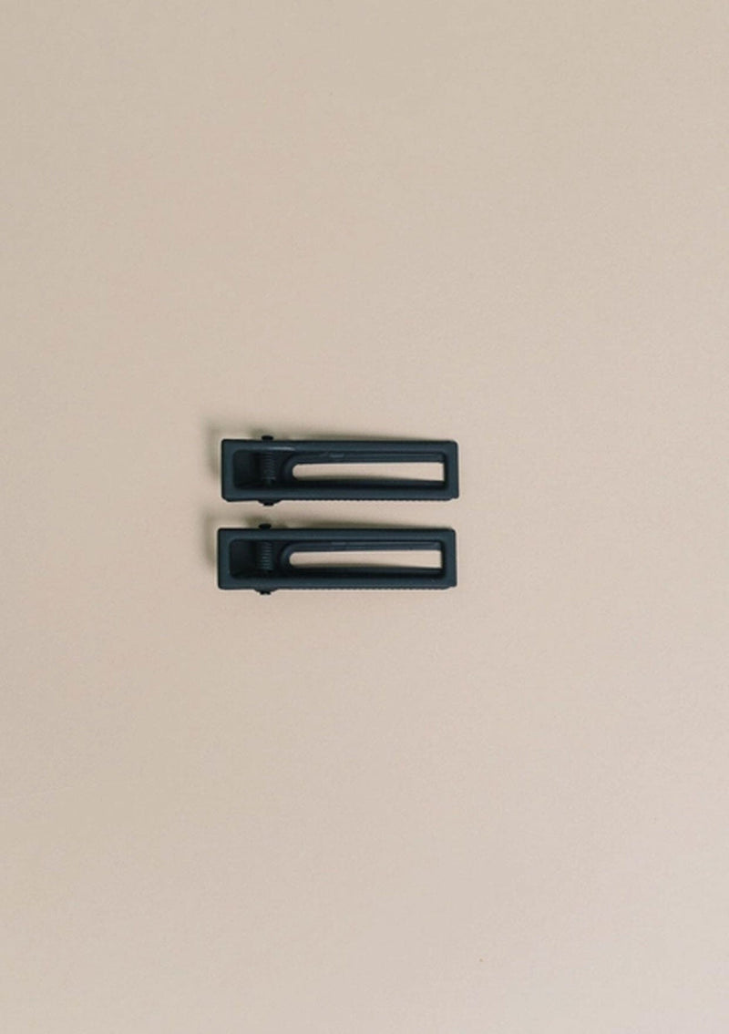 [Color: Black] A black alligator hair clip. Comes in a set of two.