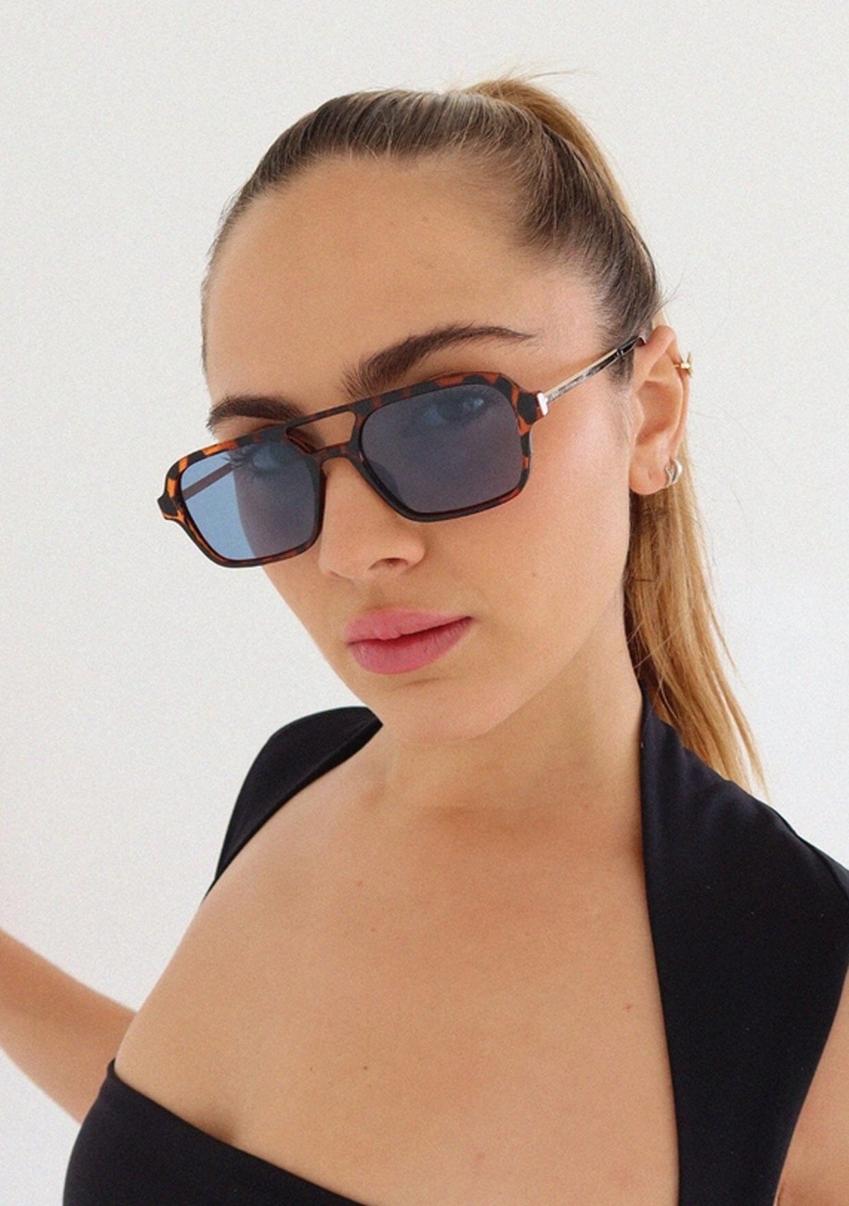 Sunglasses - INDY Ice Cube Sunglasses | LOVESTITCH display picture 1