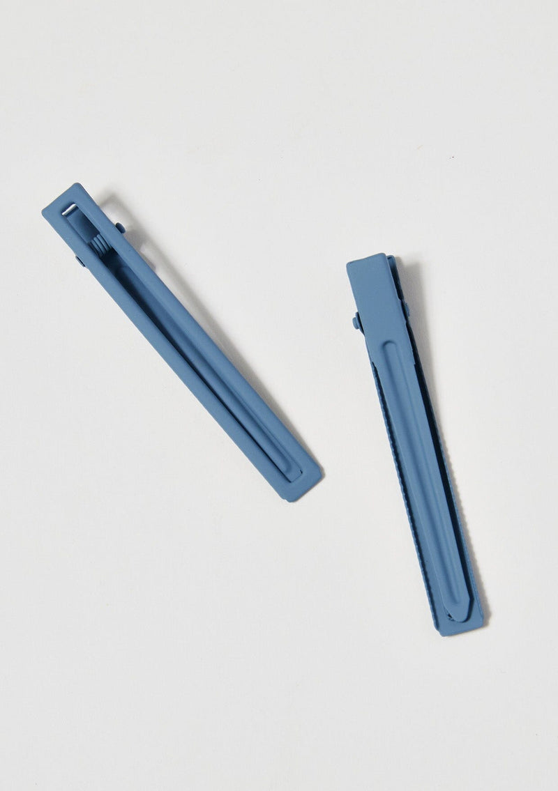 [Color: Sky] A blue long alligator style metal hair clip.
