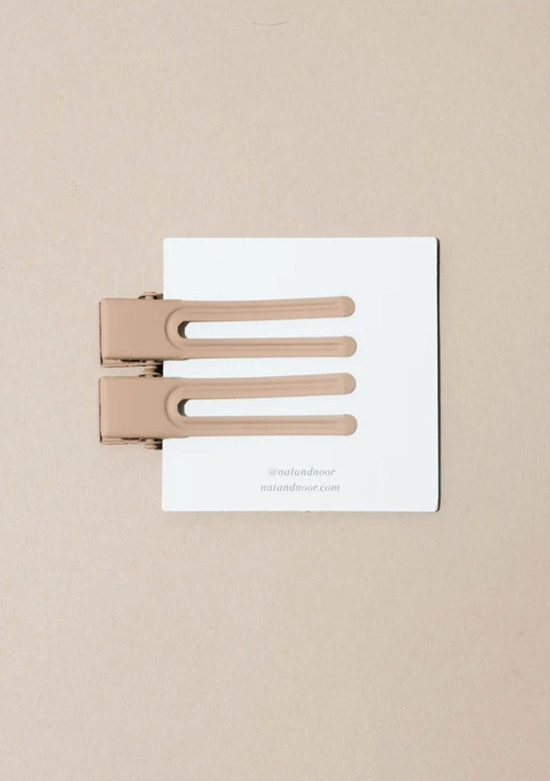 [Color: Mocha] A light brown alligator hair clip. Comes in a set of two.