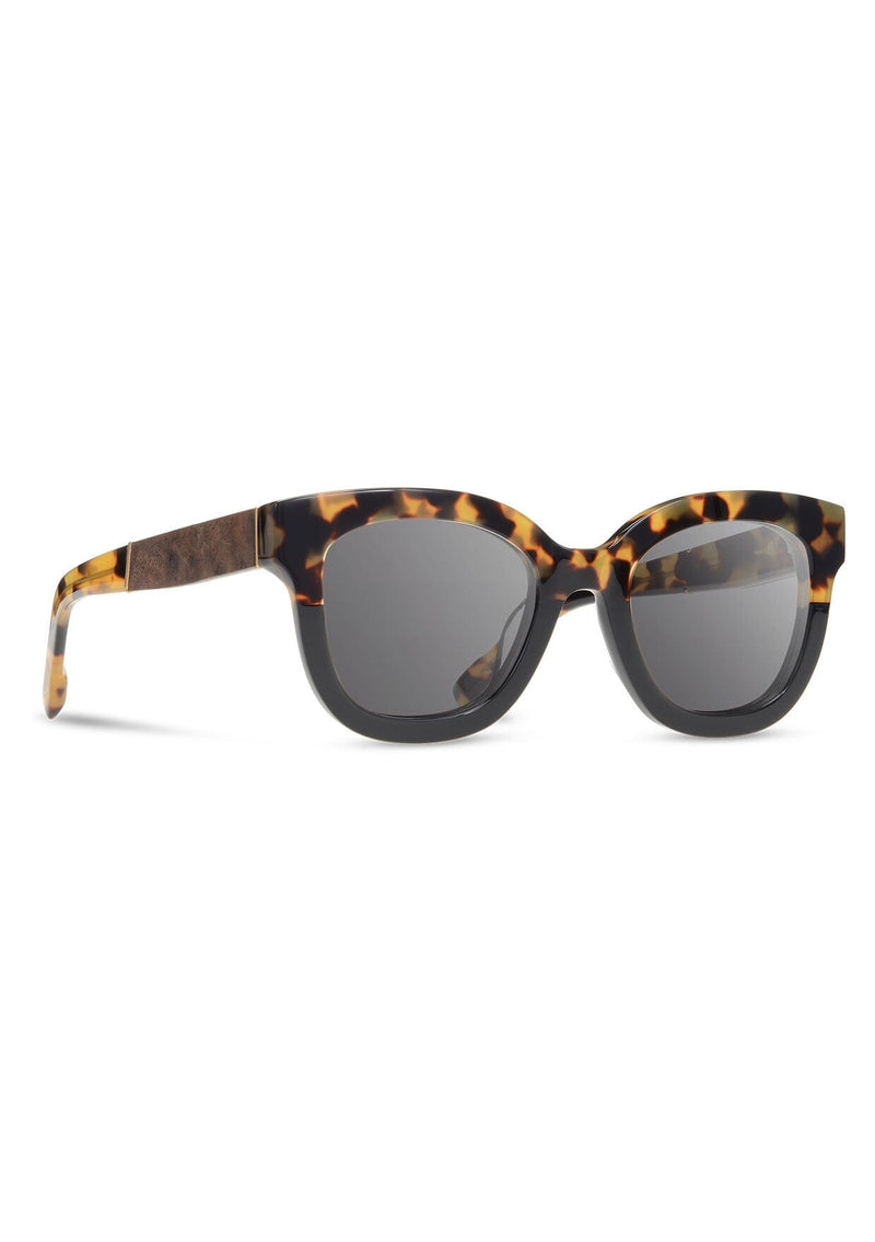 [Color: Leopard] Sunglasses with a half tortoiseshell and half black frame and a real wood inlay.