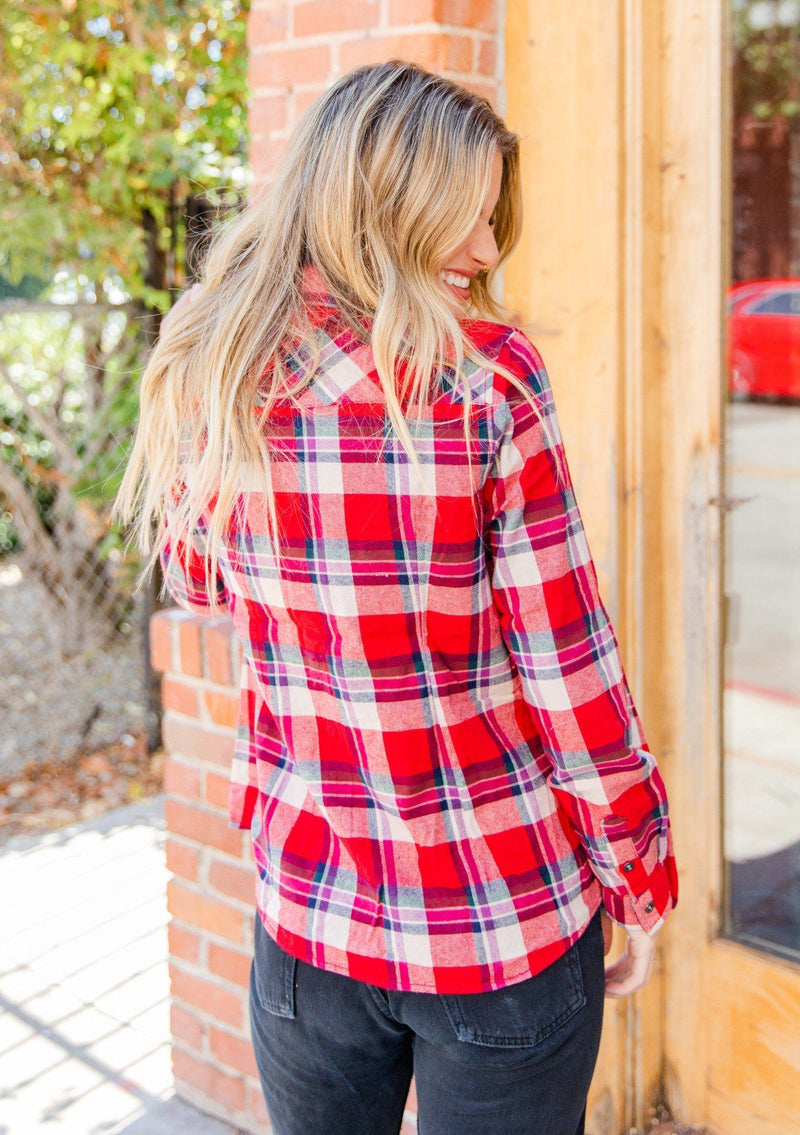 [Color: Red Navy] Button up shirt in a classic plaid print. Featuring two front patch pockets with a button flap closure, a snap button up front, and a western style yoke. An essential Autumn style that pairs well with denim.
